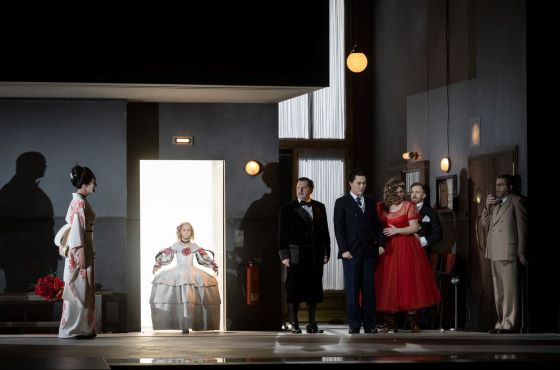 https_www_staatsoper-berlin_de_downloads-b_de_media_39123_585eb69859801e9935f9ec92f8da3e5d_makropulos_b_218.jpg