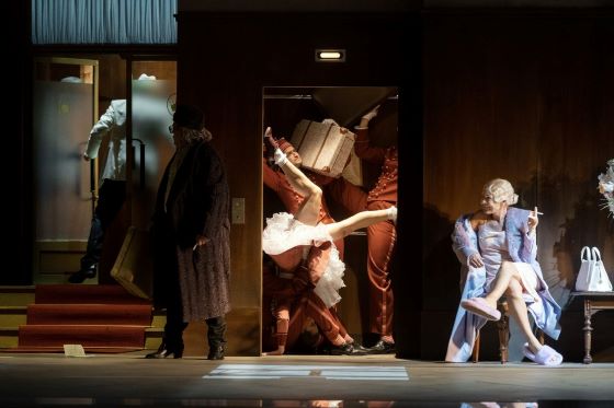 https_www_staatsoper-berlin_de_downloads-b_de_media_39128_64cb0fe6e33c7c58a7354b834696e61b_makropulos_b_251.jpg