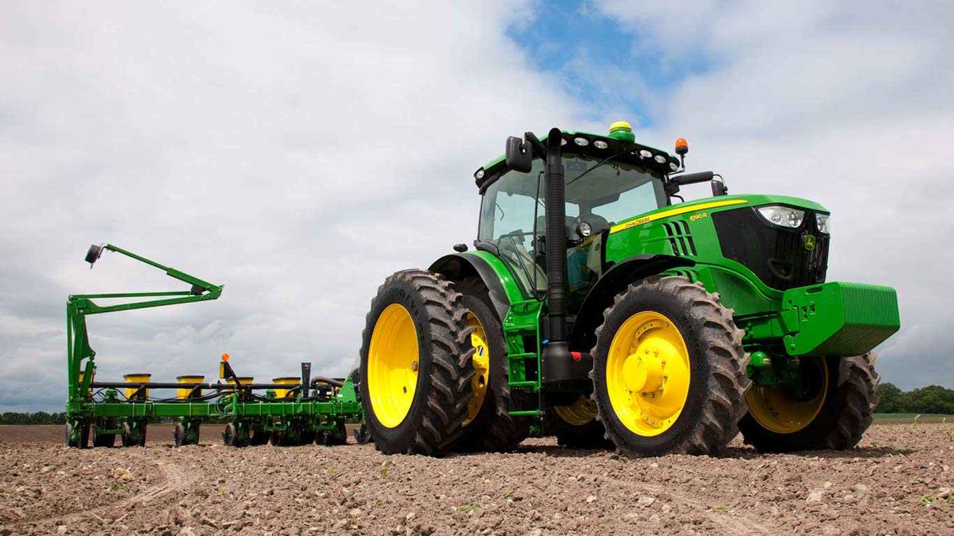 row-crop-tractor-group-r4b009242-1366_1.jpg