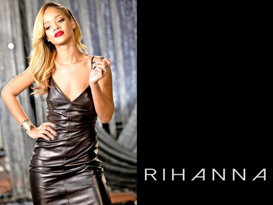 Rihanna-Hot-20-Bikini-Wallpapers--03-560x420.jpg