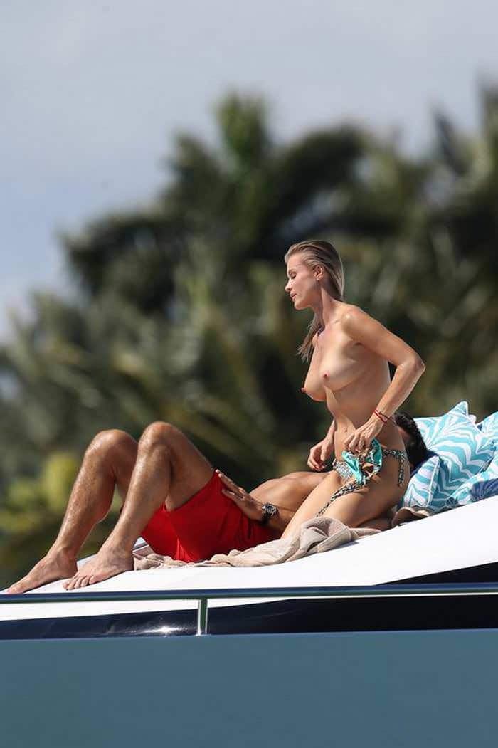 joanna-krupa-topless-on-yacht-in-miami-3.jpg