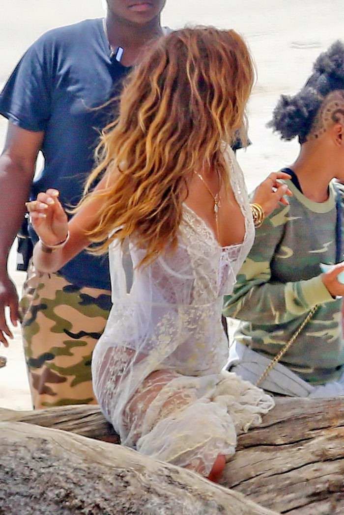 nicole-scherzinger-nip-slip-on-the-set-of-her-new-music-video-in-malibu-1.jpg