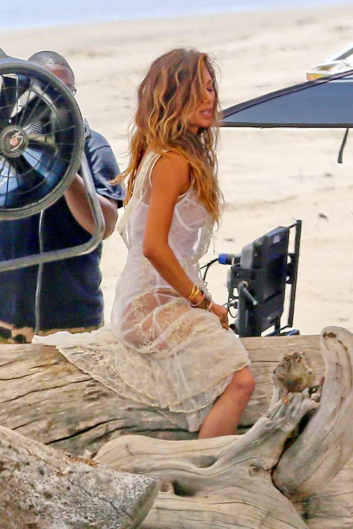 nicole-scherzinger-nip-slip-on-the-set-of-her-new-music-video-in-malibu-2.jpg