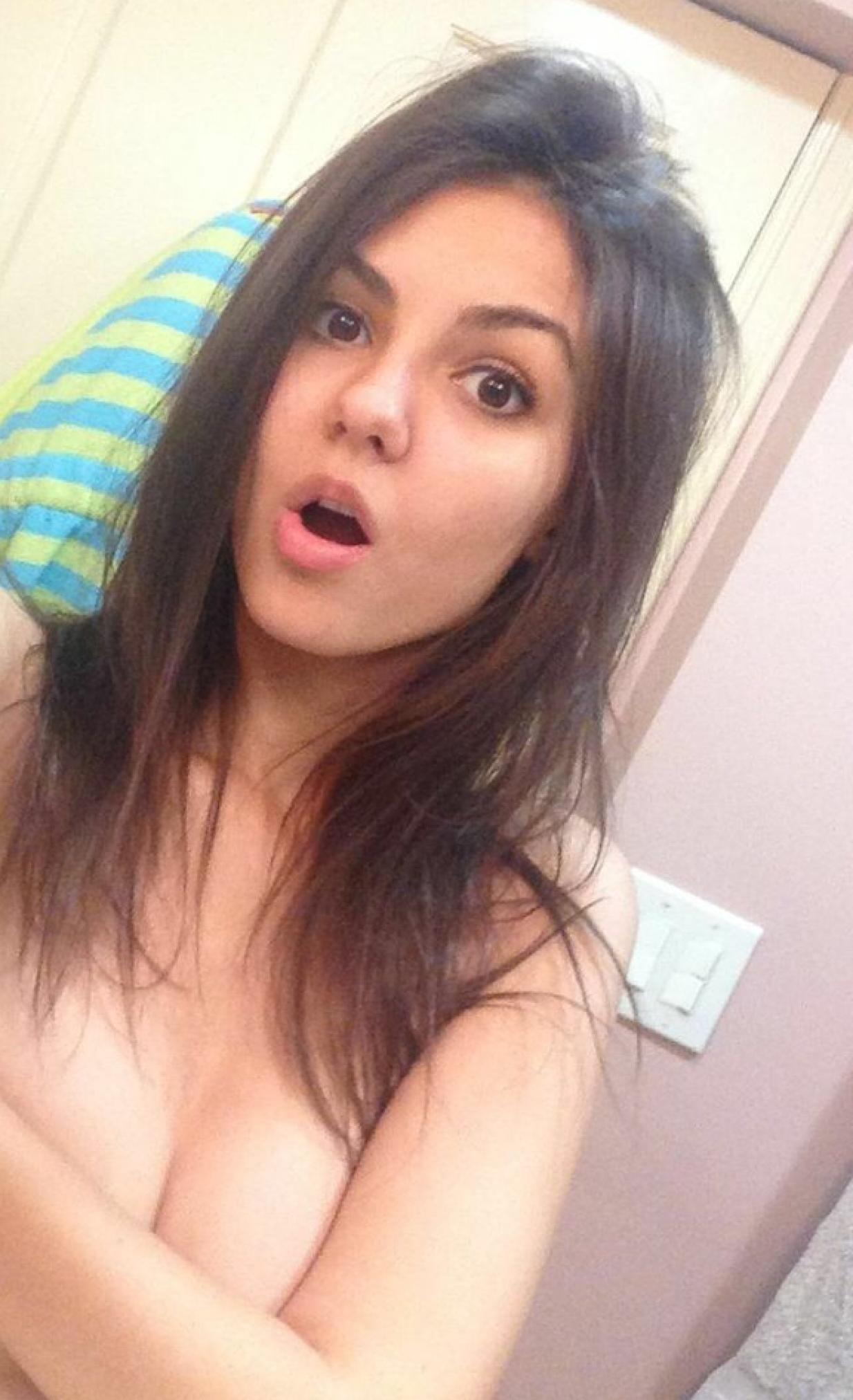 victoria-justice-leaked-cellphone-pictures-1_1.png