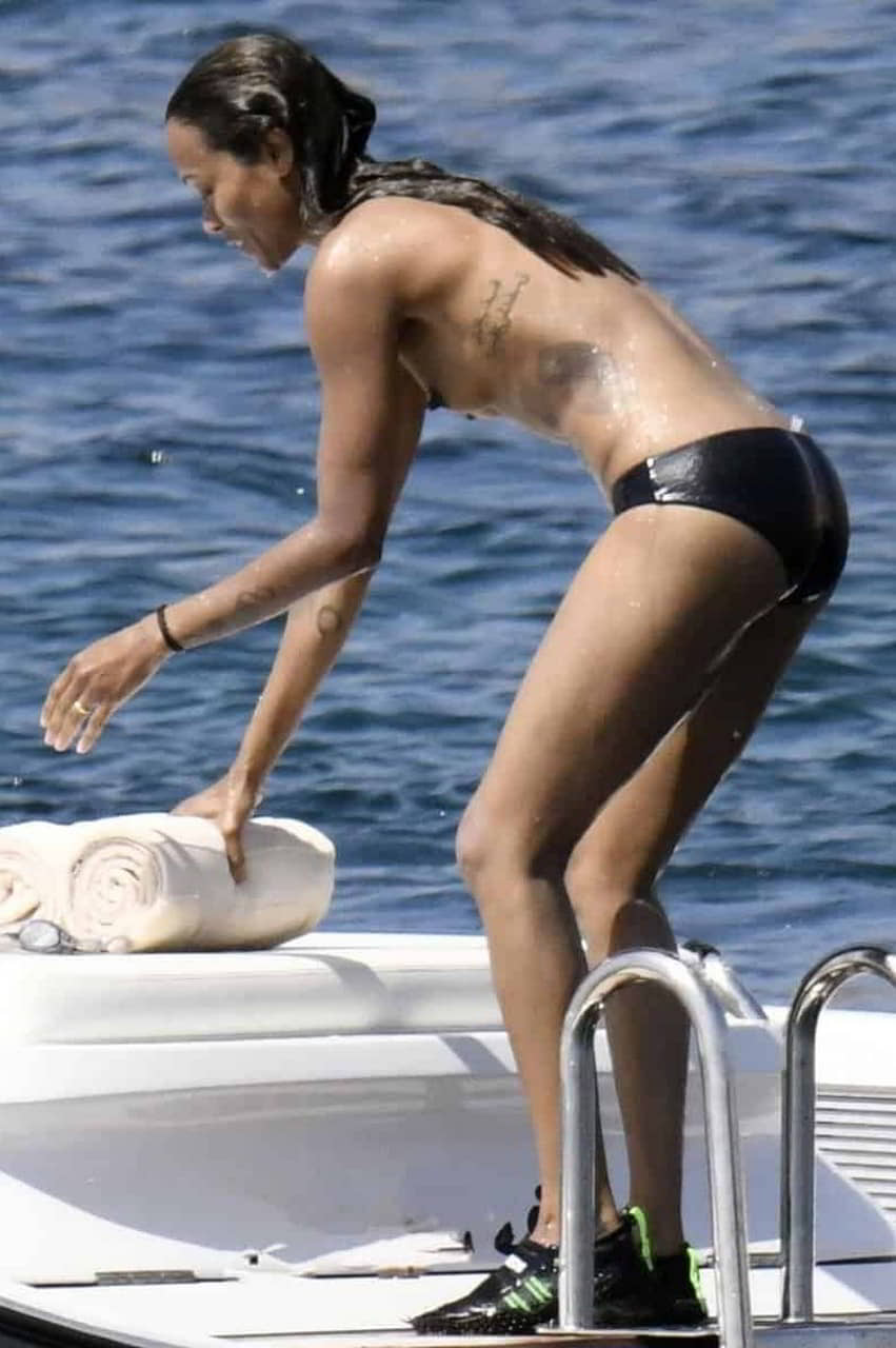 zoe-saldana-topless-on-a-boat-during-her-sardinian-getaway-2-1.jpg