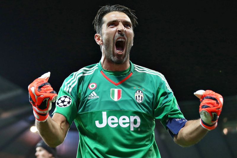 buffon-esulta-juventus-champions-league-settembre-2015-ifa.jpg