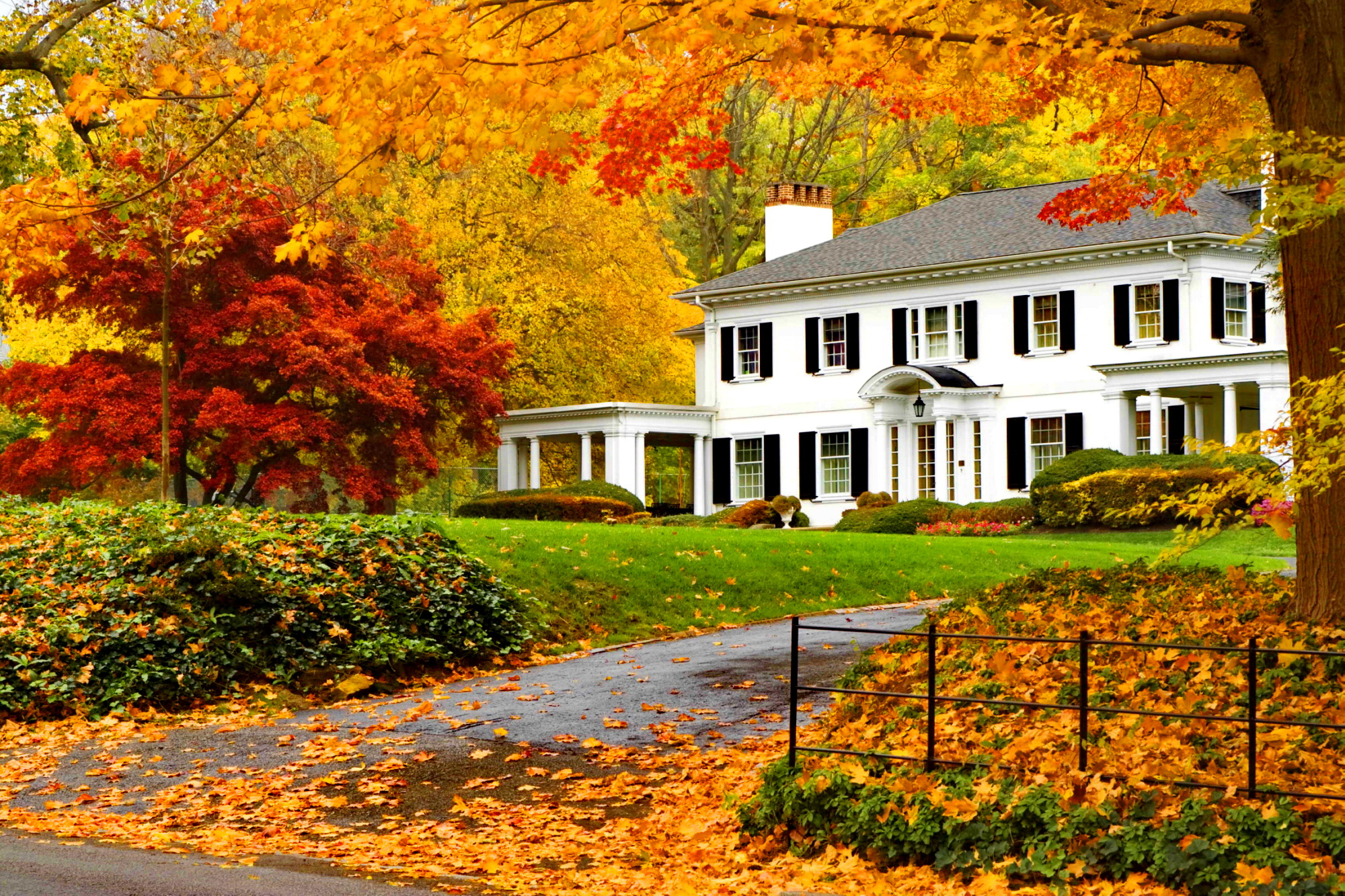 autumn-house-251487.jpg