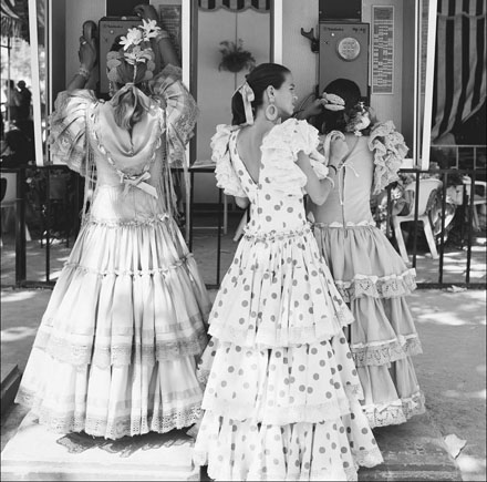 Women-wearing-Andalusian-dresses.jpg