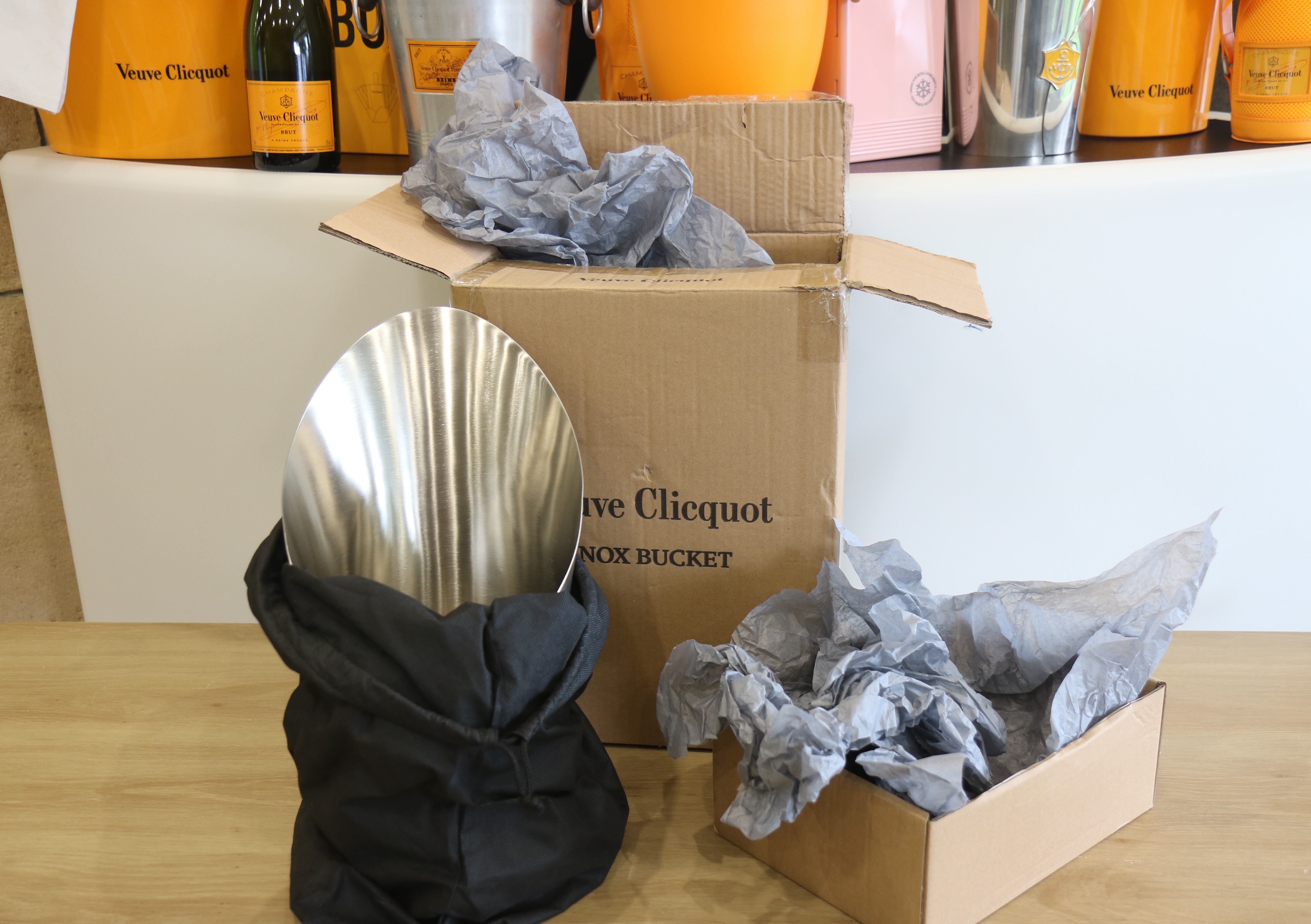 veuve_clicquot_champagne_brand_new_metal_champagne_ice_bucket_sale_price_champagneclub_2.JPG
