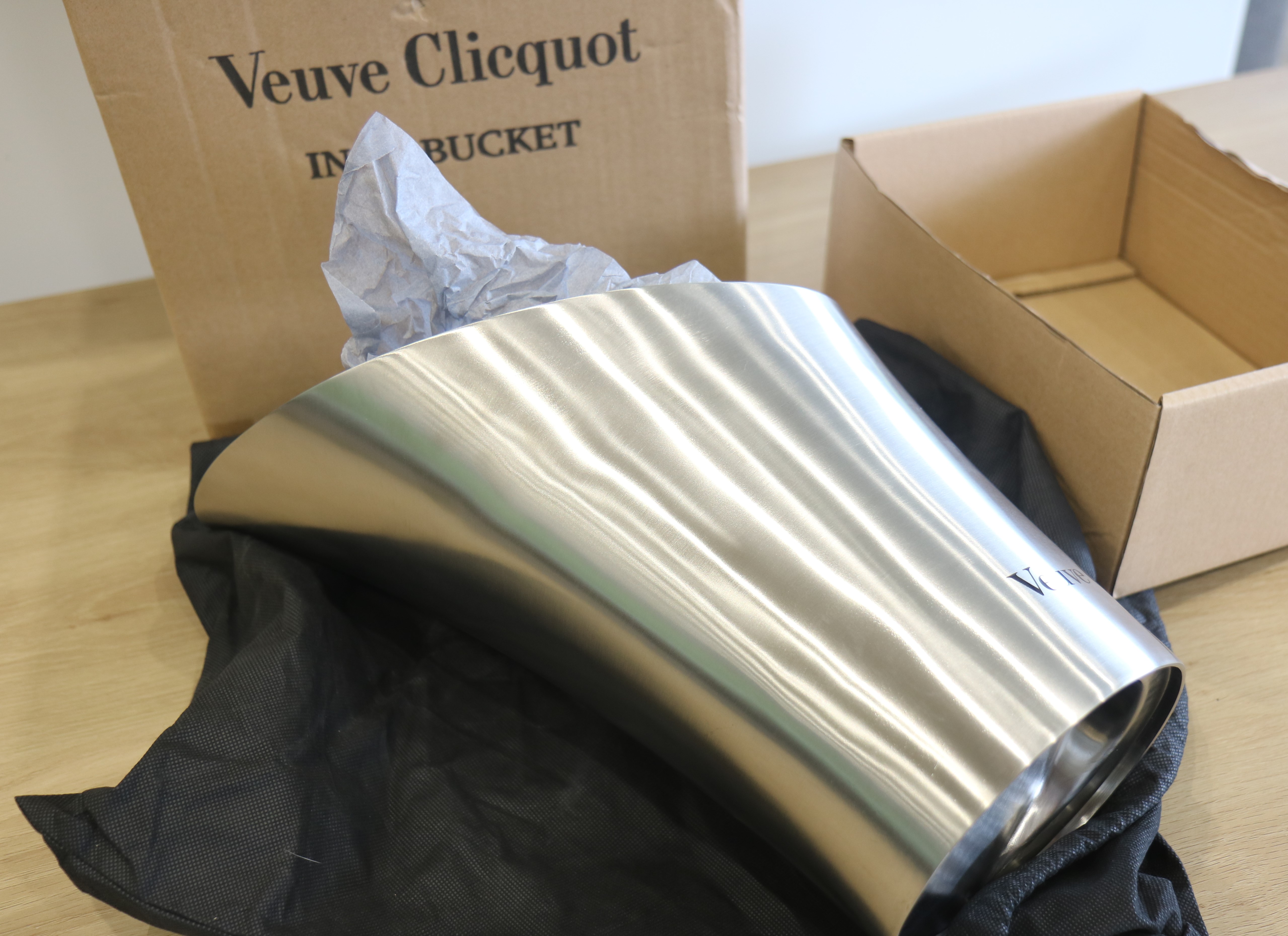 veuve_clicquot_champagne_brand_new_metal_champagne_ice_bucket_sale_price_champagneclub_5.JPG
