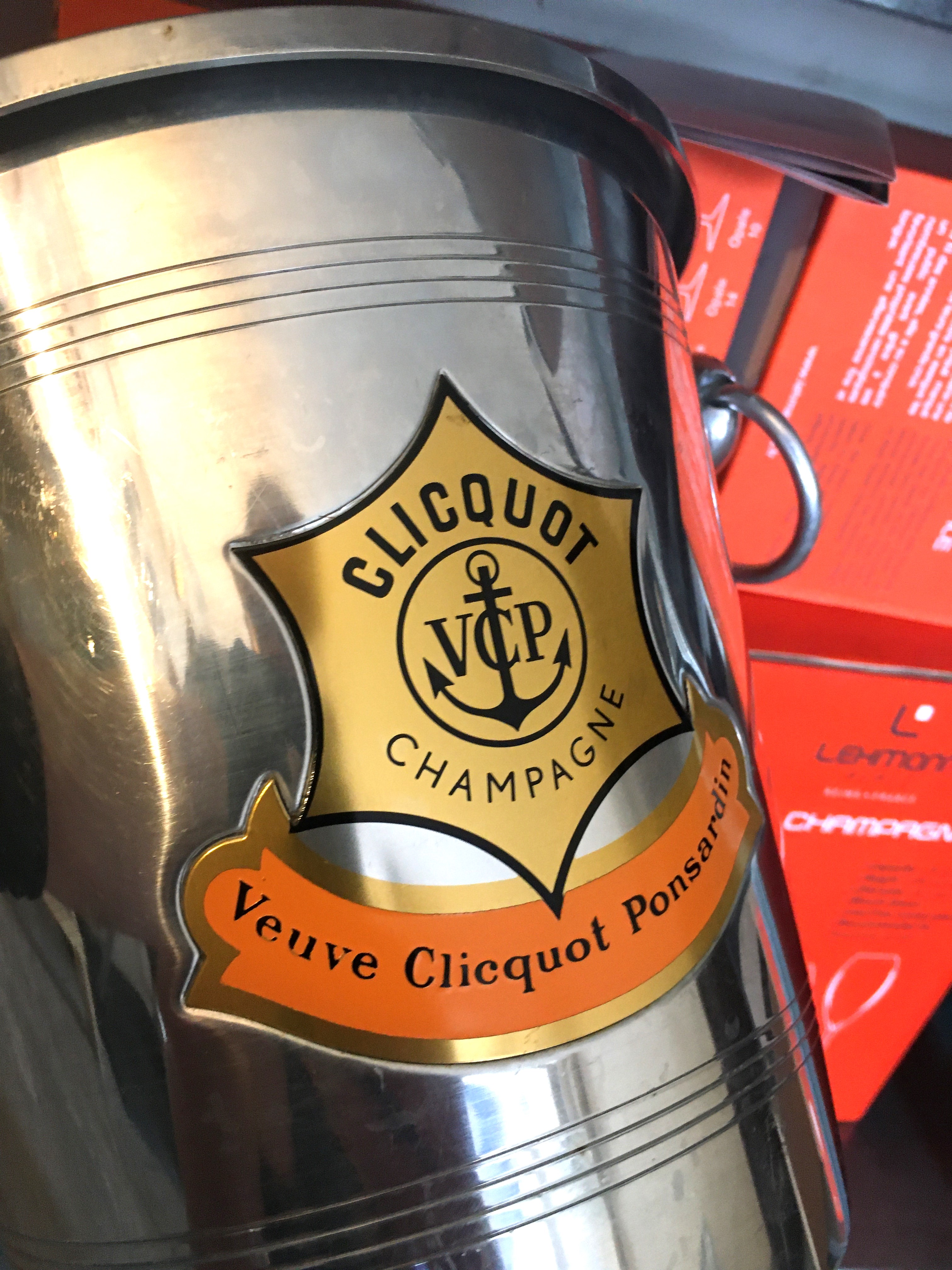 veuve_clicquot_ponsardin_horgogy_emblemas_vintage_pezsgos_vodor_3.JPG