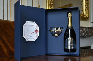 A Chateau de Bligny Champagne Fabergé díszcsomagolása