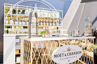 Moët & Chandon Champagne - kültéri installációk pop-up pezsgő bárpultok