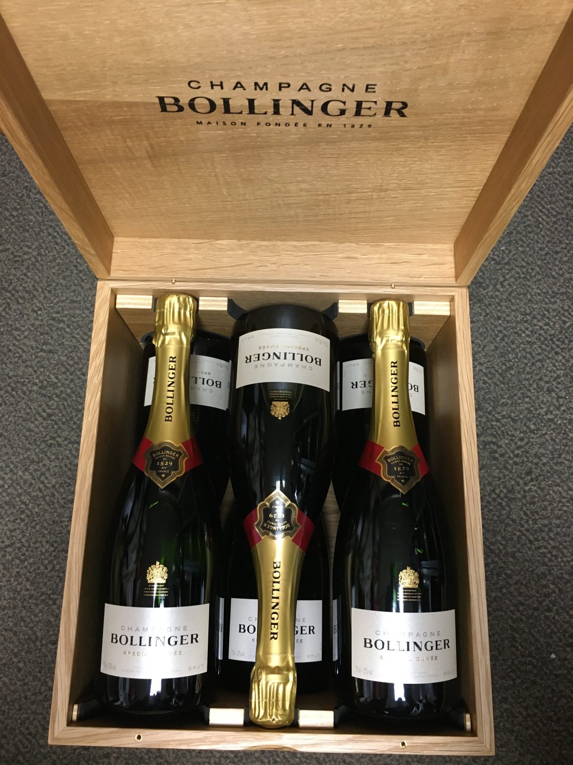 bollinger-champagne-fabol-keszult-pezsgo-tarolo-doboz-.jpg