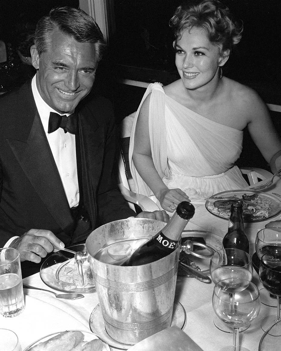 champagneclub_cary_grant_and_kim_novak_enjoying_moet_imperial_at_a_dinner_in_cannes_1960.jpg