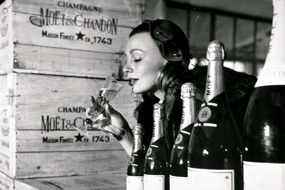 champagneclub_french_actress_dany_robin_photographed_at_moet_chandon_for_la_qualite_francaise_in_1955.jpg
