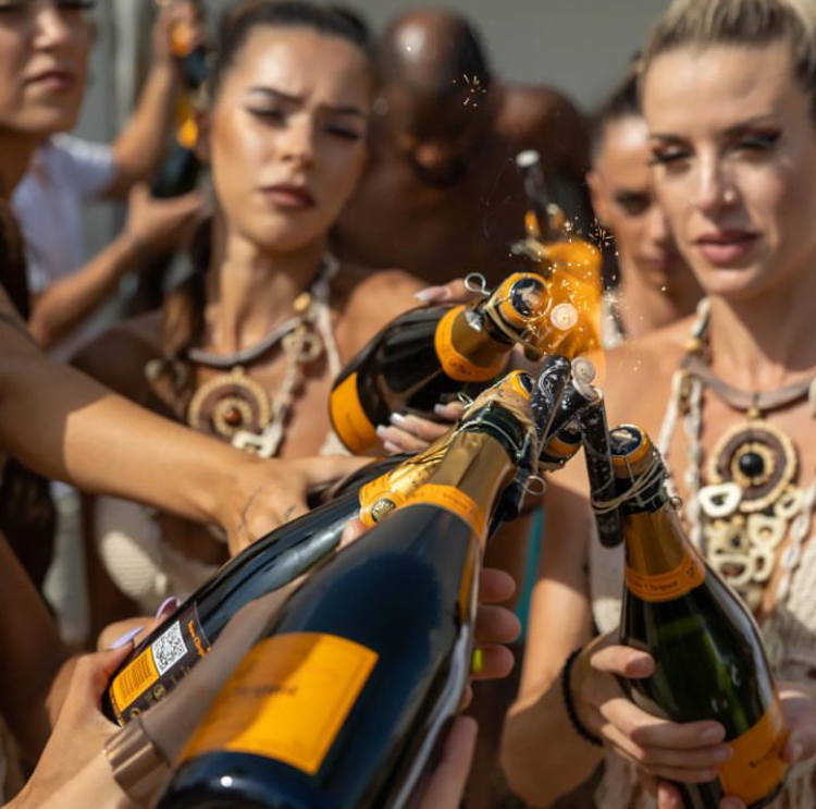 induljon_a_party_veuve_clicquot_champagne_orulet_marbellan_-champagne_club_2.PNG