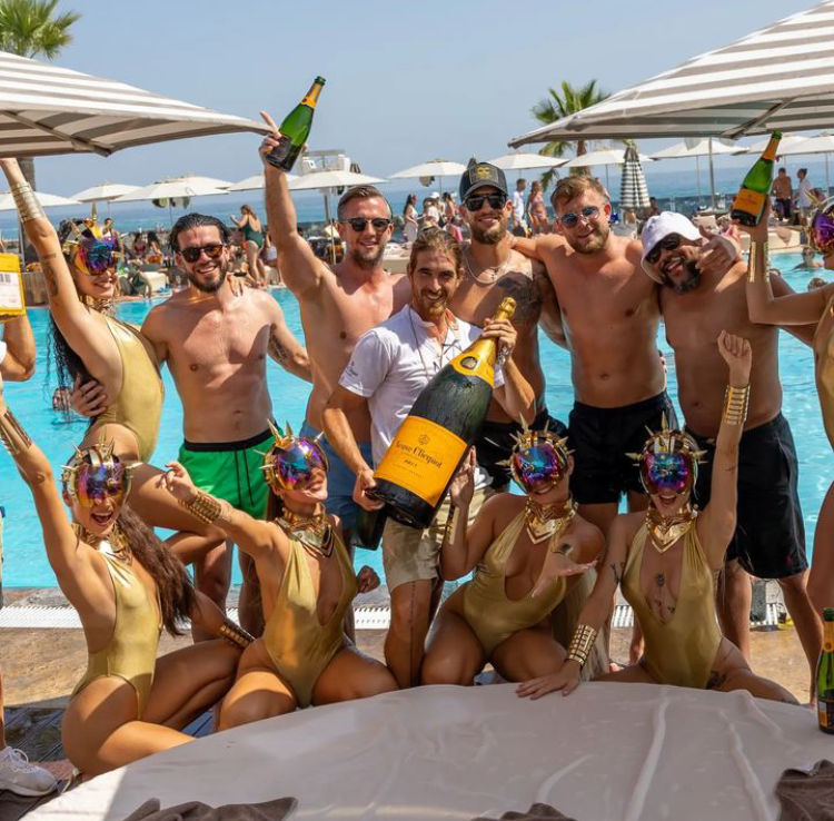 induljon_a_party_veuve_clicquot_champagne_orulet_marbellan_-champagne_club_4.PNG