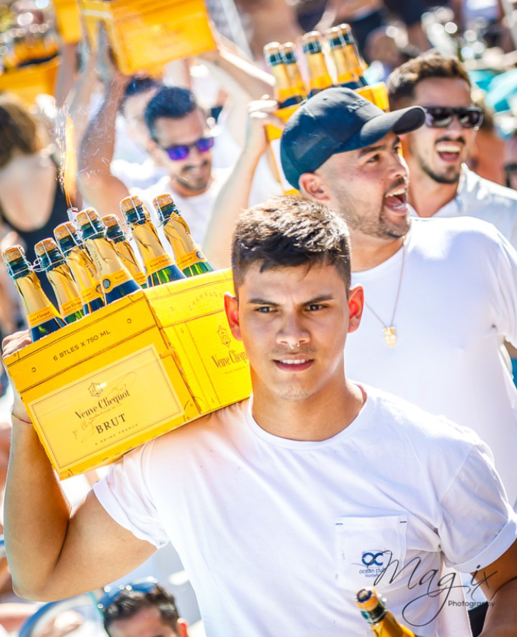 induljon_a_party_veuve_clicquot_champagne_orulet_marbellan_-champagne_club_5.PNG