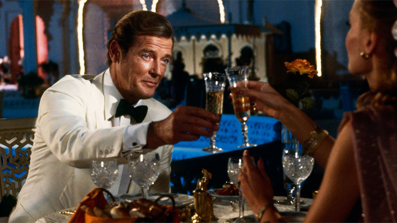 jamesbondchampagne_james_bond_roger_moore.jpg