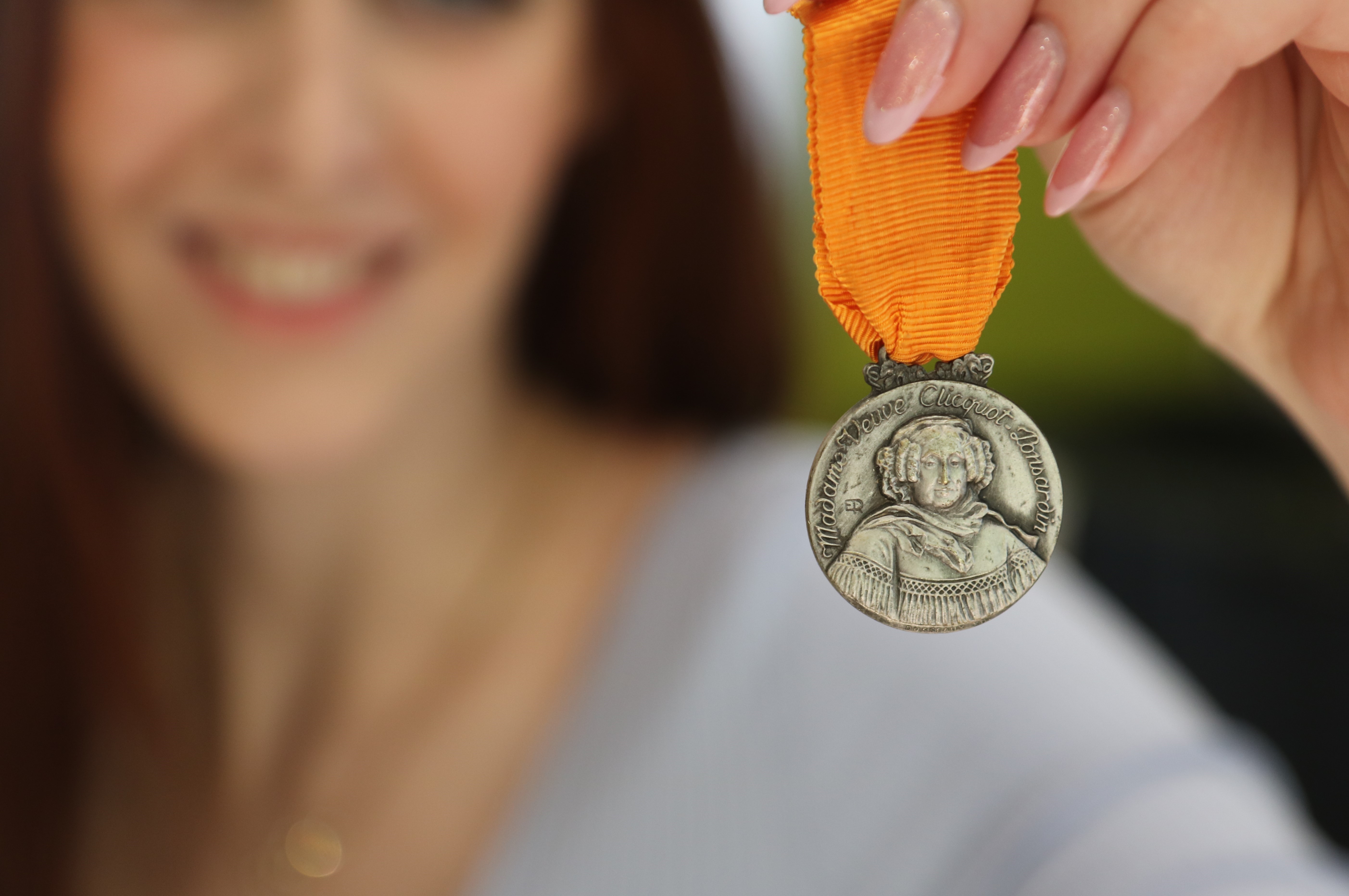 madame_veuve_clicquot_ponsardin_medal_nec_pluribus_impar_champagneclub_blog_1.JPG