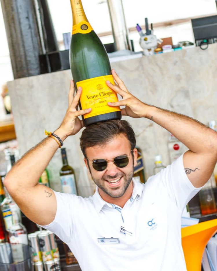 medence_parti_champagne_party_veuve_cicquot_champagne_club_5.PNG