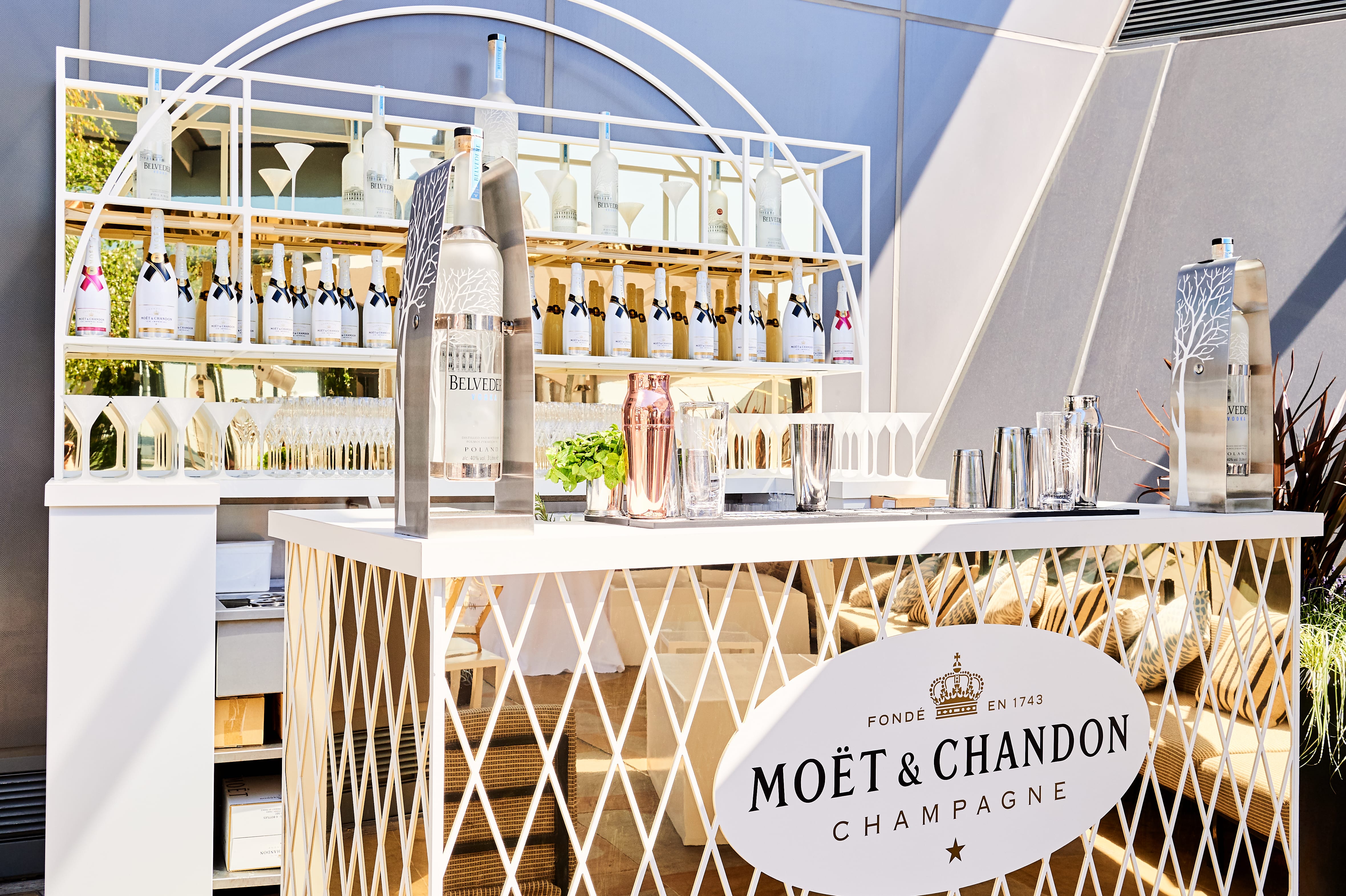 moet_chandon_champagne_kulteri_installaciok_pop-up_bpezsgo_barpultok_1.jpg