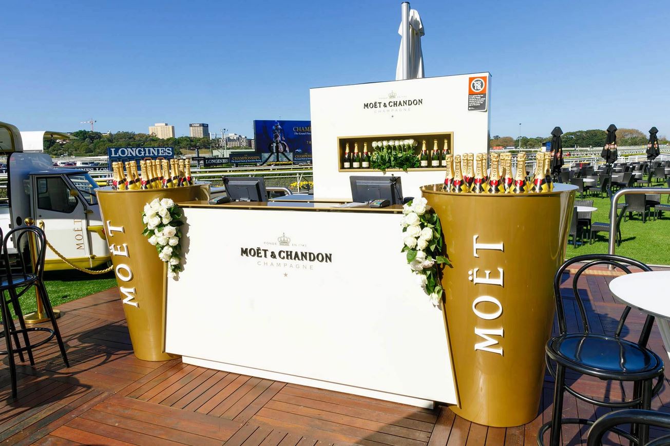 moet_chandon_champagne_kulteri_installaciok_pop-up_bpezsgo_barpultok_5.JPG