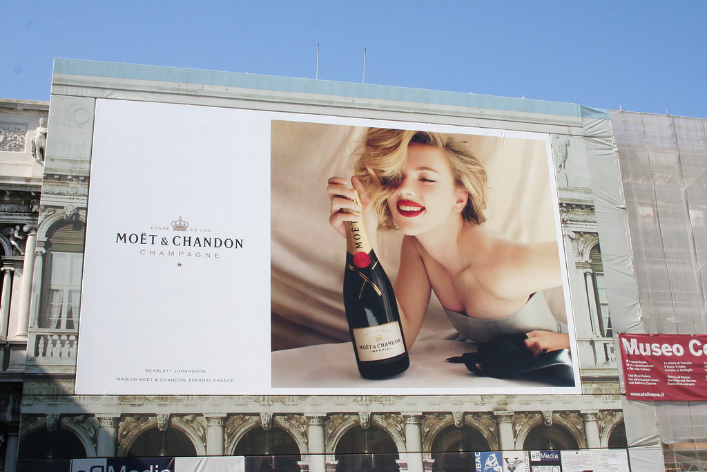 moet_chandon_with_scarlett_johansson_1.jpg