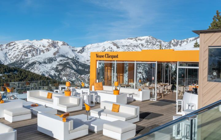 ski_and_champagne_veuve_clicquot_hutte_2.PNG