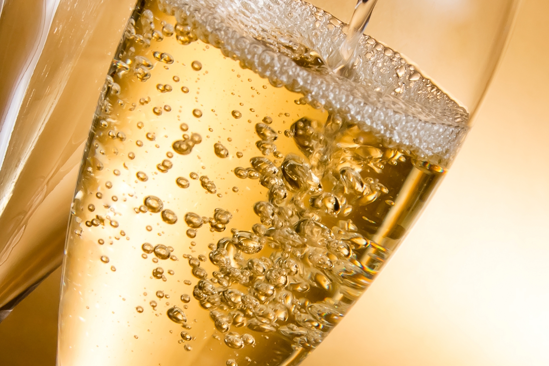 the-sound-of-champagne-bubbles-can-indicate-quality.jpg