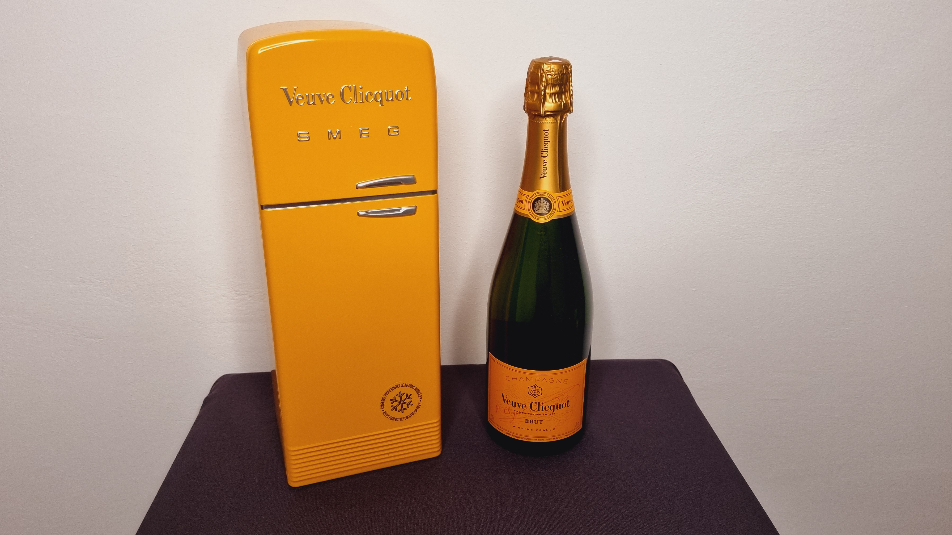 veuve_clicquot_brut_limitalt_smeg-huto_diszdobozban_2.jpg