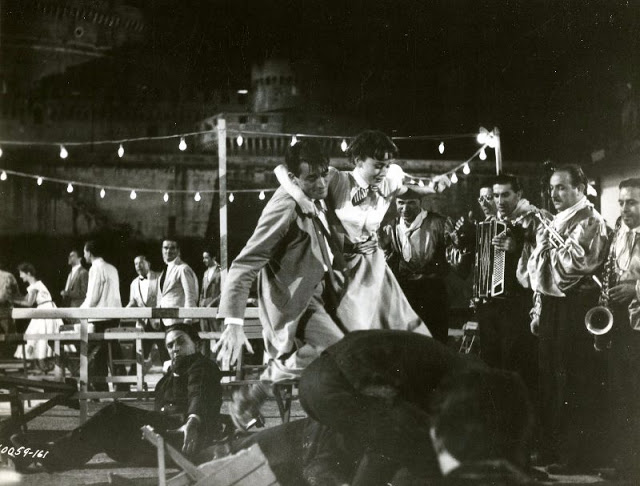 audrey_hepburn_in_roman_holiday_in_1953_28.jpg