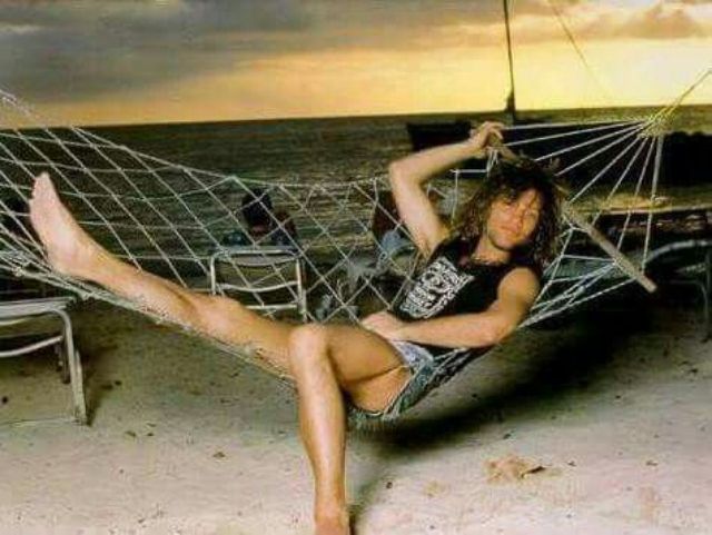 jon-bon-jovi-in-shorts-2.jpg