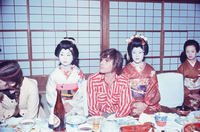 rock-stars-as-tourists-in-japan-1970s-80s-10.jpeg