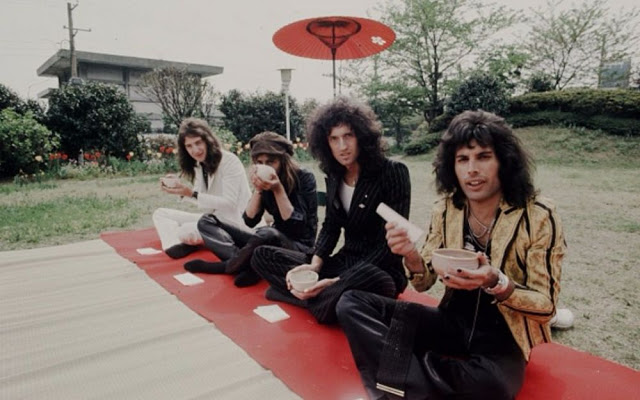 rock-stars-as-tourists-in-japan-1970s-80s-14.jpg