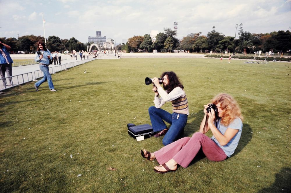 rock-stars-as-tourists-in-japan-1970s-80s-23.jpg