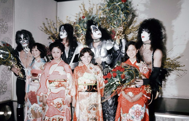 rock-stars-as-tourists-in-japan-1970s-80s-4.jpeg