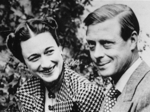 Igaz szerelem? Ezért mondott le a király?