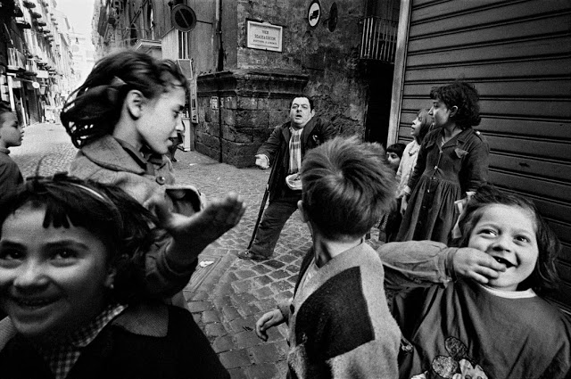 the-italians-by-bruno-barbey-3.jpg