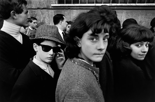 the-italians-by-bruno-barbey-39.jpg