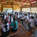 Kambodzsában szemétből építettek iskolát, így segítve és okítva a helyieket