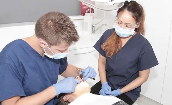 Dentist in Budapest: Prices, services and opinions