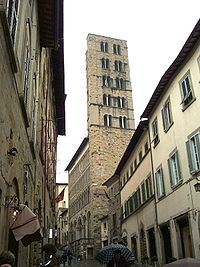 200px-arezzo-santa_maria_della_pieve_1361455679.jpg