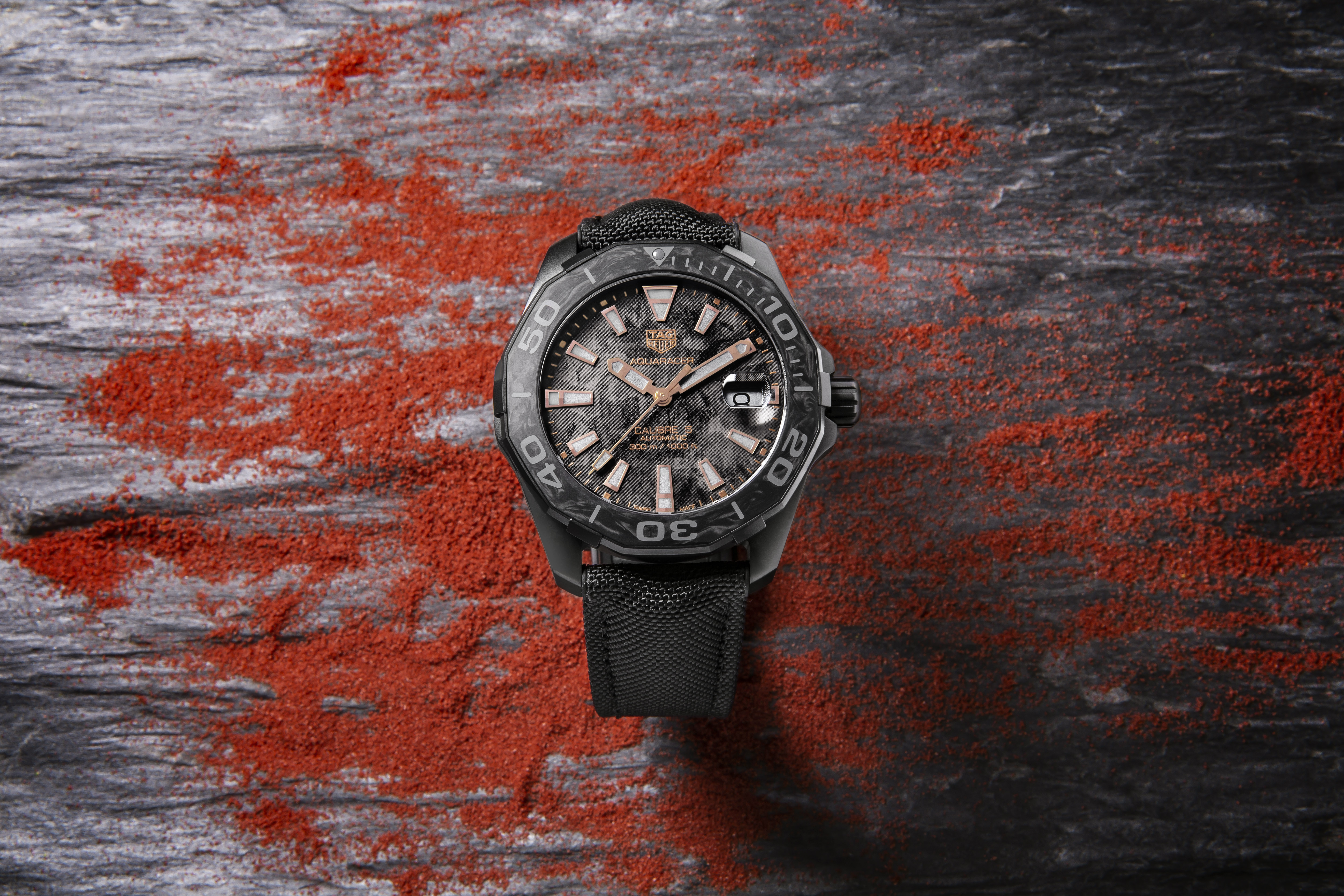 tagheuer_aquaracer_carbon_wbd218a_fc6445_2018_7.jpg