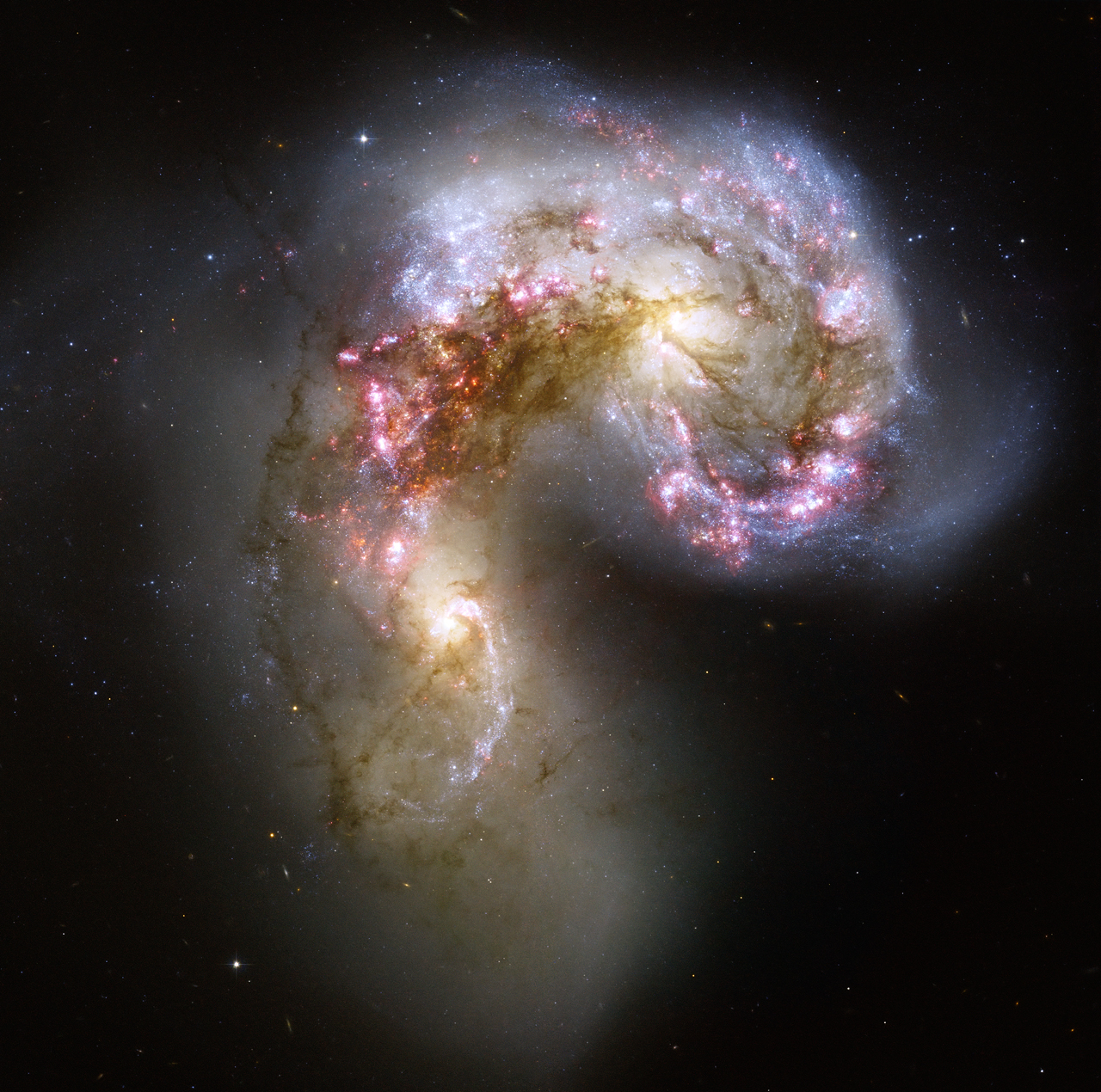 NGC 4038-4039 galaxis.jpg