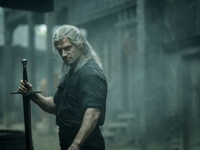 Henry Cavill újra Ríviai Geralt bőrébe bújt és büszkén meg is osztotta