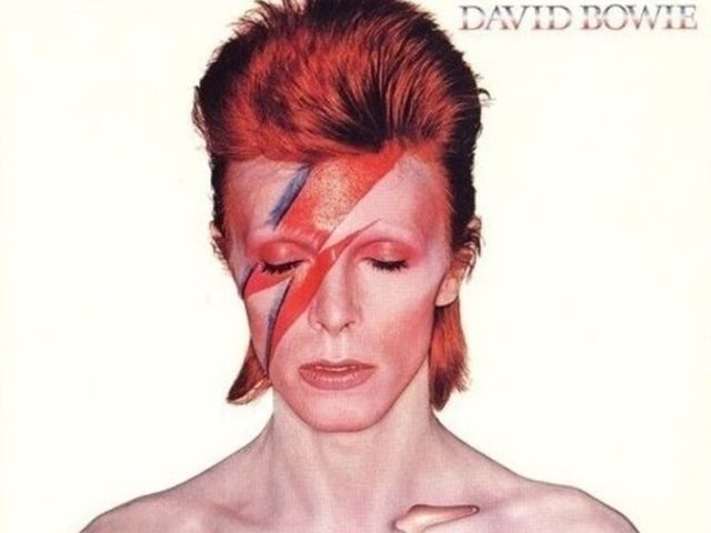 Előzetes jött a David Bowie életrajzi filmhez!