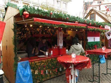 A bódé (és én) kívülről