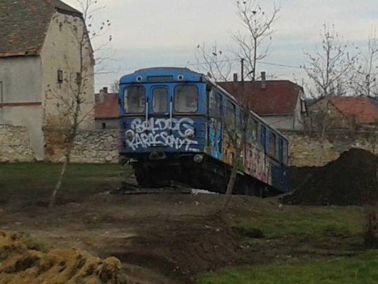 budapest_csakbereny_metro2.jpg